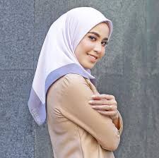 Lambakan jenama tudung membuatkan hijabi ingin memiliki setiap koleksi yang ada. 500 Ariani Tudung Selection Ideas Hijab Fashion Beautiful Hijab