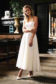 Unnachahmlich, leichte und komfortable brautkleider begeistern in femininen silhouetten. Brautkleid 7 8 Lange Mit Lochstickerei Modern Besonders