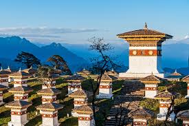 Besides the stunning natural scenery, the enduring image of the country for most visitors is the strong sense of culture and tradition that binds the kingdom and clearly distinguishes it from its larger. Bhutan Sehenswurdigkeiten Urlaubsguru De