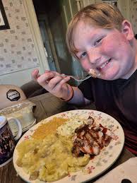 What goes well with pork chops besides fried potatoes?