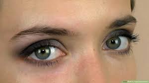 However, learning to apply eye makeup the right way is no simple task. 5 Ways To Apply Eyeshadow Wikihow