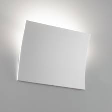 Flache Wandleuchte Aus Weisser Keramik Wandleuchte Mit Blende In Rechteckiger Gebogener Form Lic Wandleuchte Indirekte Beleuchtung Indirekte Beleuchtung Decke