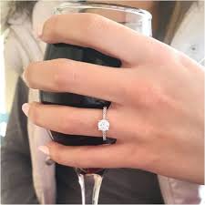 Simple And Elegant Engagement Ring That Perfect In Your Finger Https Bridalore Com Engagement Ring Selfie Beautiful Engagement Rings Elegant Engagement Rings