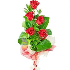 Cinque Rose Rosse Spediamo Fiori Dolci E Regali A Domicilio Mazzo Di Rose Rose Rosse Fiori