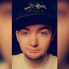 Derek Giles's Instagram, Twitter & Facebook