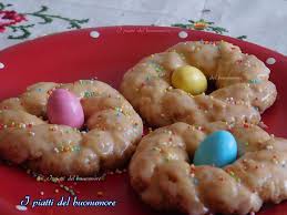 Le pastatelle pugliesi sono un dolce tipico di pasqua e sono conosciuti anche come boconotti, squisiti panzerottini ripieni di marmellata di ciliege mescolata ad un'altra varietà a scelta, gherigli di noci e ricoperti con zucchero semolato, per renderli ancora più golosi. Dolci Per Pasqua Ecco Le Golose Ricette I Piatti Del Buonumore