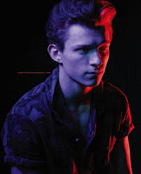 That Lighting Makes Him Look 6 Times Hotter Than He Already Is Tom Holland Spiderman Tom Holland Peter Parker Tom Holland