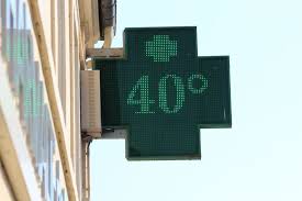 Le taux d'humidité sera de 68% et il y aura 0.0 mm de précipitation. Meteo Paris Place En Vigilance Rouge Canicule 40 Degres Attendus Actu Paris