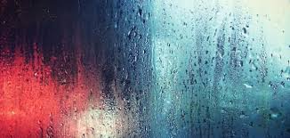 يكون بخار الماء في الهواء الغيوم في أثناء المشهد الاخباري
