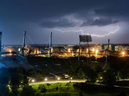 Der deutsche wetterdienst warnt bis zum abend vor schweren gewittern. Unwetter In Bayern Schwere Gewitter In Der Nacht Stadt