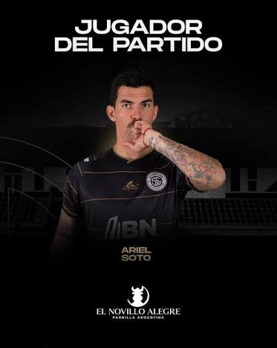 🔥 ¡ Ariel Soto fue el mejor jugador del partido contra San Carlos ! ⚽⚪️⚫️  Gracias a El Novillo Alegre, ¡por el respaldo en cada encuentro! 🥩  #somossporting #somospuravida