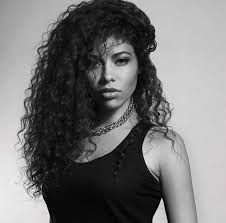 The top has a square shape that works well for a line haircuts. 51 Best Curly Hairstyles For Women 2021 Trends