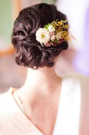 迷ったら参考にして お花飾りをつける位置別ヘアアレンジまとめ 髪に花 ブライダルヘア 薄毛