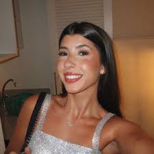 Julia Manzo Carelli (@juliamanzocarelli)