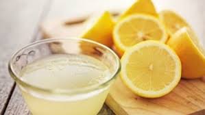Tambahkan madu, air dingin dan rendam irisan lemon, setelah itu tutup wadahnya dan dinginkan di kulkas ; Terkuak Air Lemon Dan Madu Ternyata Ampuh Obati Asam Urat