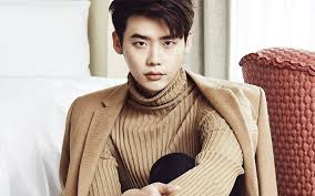 Tapi, kalau korang nak cari drama korea terbaik untuk tahun 2018 ni, mana la tahu nak marathon sebelum start semester ke, nak layan sebelum tahun baru ke, ini ada senarai drama korea paling popular pada 2018. 7 Drama Korea Terbaik Lakonan Lee Jong Suk Azmir Shah