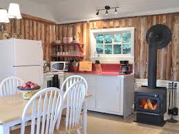 Installés à mouchamps, commune de petite cité de caractère, depuis une quinzaine d'années. Chalet A Louer Mauricie Le Canotier Chalets Booking