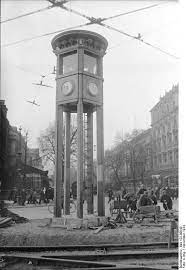 File:bundesarchiv Bild 102-00843, Berlin, Verkehrsturm Auf Dem Potsdamer  Platz.jpg - Wikimedia Commons
