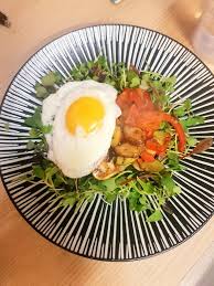 Https Www Reddit Com R Putaneggonit Comments Erd4dv Ratatouille Salad With A Fried Egg In 2020 Fried Egg Food Real Food Recipes