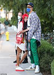 Jun 14, 2021 · kyle kuzma finished an nba season amid plenty of criticism. Winnie Harlow Cuddles Up To Her Nba Boyfriend Kyle Kuzma After A Romantic Lunch In A Baseball Jersey Geeky Craze