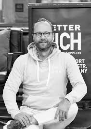 In den letzten jahren hat die düsseldorfer clubszene enorm gelitten und es gibt leider nur wenig anspruchsvolle. Laurus Lifestyle Fashion Food Better Rich Jetzt Kommt Wolfgang Lohe Als Partner Er Sieht Potenzial In Der Lifestylemode Und Bringt Sein Grosse Erfahrung Ein