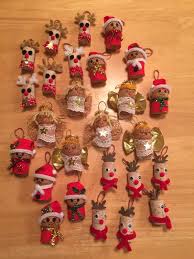 Since the christmas is around the corner, maybe we can make some ornaments for the holiday. Wine Cork Christmas Crafts Diy Cuteness
