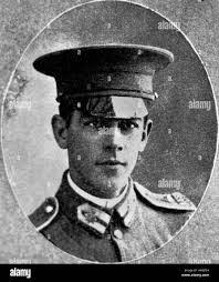 Elizabeth Maunder's Instagram, Twitter & Facebook