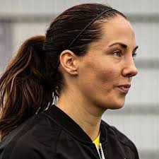 Anna Lindblom (@annaalindblom)