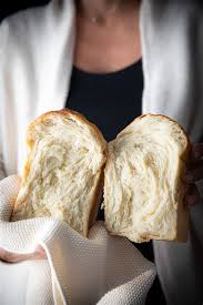 Cover the pan, and let the rolls rest for 40 to 50 minutes, until puffy. Hokkaido Milk Bread Hokkaido Milk Bread Con Lievito Madre Licoli Angela De Hokkaido Milk Bread Employs The Tangzhong Method Where A Pudding Like Roux Made Up Of Flour