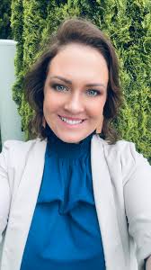 Hey, I would like to introduce myself👋 My name is Ugne and I'm freelance  hairdresser. I've been doing hair for over 15 years and there is nothing  else I enjoy more than