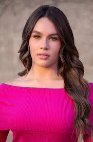 Leila Collins's Instagram, Twitter & Facebook