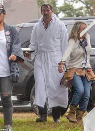 Share this movie with your friends : Hugh Jackman Sports A Bathrobe And Damp Hair As He Gets To Work On The Set Of New Film Reminiscence Daily Mail Online