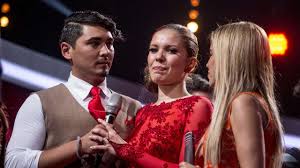 Auch victoria swarovski (24) feierte ihren einstand als moderatorin an der seite von daniel hartwich (39). Let S Dance 2016 Swarovski Holt Volle Punktzahl Nach Dem Schmerz Kamen Die Freudentranen Tv Bild De