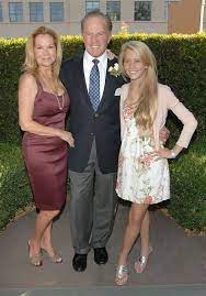 Kathie Lee And Frank Gifford And Their Daughter Cassidy Kathie Lee Kathie Lee Gifford Celebrity Siblings