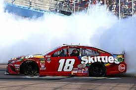 The sportsman cars were not current model cars. Phoenix Kyle Busch Erringt 199 Nascar Sieg