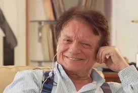 ''o sole mio', 'piscatore 'e pusilleco', 'pigliate 'na pastiglia', 'nuttata 'e sentimento', 'mmiezz 'o ggrano'. Massimo Ranieri Ieri E Oggi La Trasformazione Del Cantante