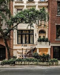 Okaaaaaay Upper East Side I Guess You Cute Or Whateva Yesnycgo Architecture House House Exterior