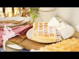 Dicke Belgische Waffeln Rezept Zum Selber Machen Fluffige Waffeln Zu Hause Backen Kuchenfee Y In 2020 Fluffige Waffeln Belgische Waffeln Rezept Belgische Waffeln
