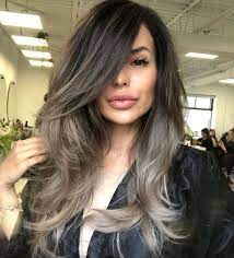 Ecco i tagli di capelli lunghi scalati a cui ispirarsi per quest'inverno e ai quali abbinare effetti colore sfumati per look naturalmente . Capelli Scalati Lunghi Medi Corti Autunno Inverno 2020 2021