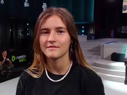 Linda da TikTok: A Beleza de Christine Cottam