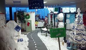 Creative Office Christmas Decorating Ideas For 2019 Christmas Door Decorating Contest Office Xmas Decorations Christmas Cubicle Decorations