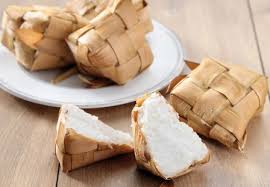 Opor ayam dan ketupat © amallia eka/shutterstock. 6 Kesalahan Paling Umum Saat Membuat Ketupat Lebaran Pergikuliner Com