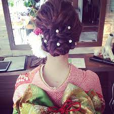 instagramのフォロワー14万人超え 福岡の人気スタイリストrumiさんのヘアアレンジがおしゃれ 白無垢 色打掛け編 zqn ページ2 袴 卒業式 ヘアスタイル ミディアム 卒業式 袴 髪型 成人式 ヘアスタイル