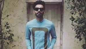 He is the younger brother of actor ayushmann khurrana. Films Should Not Be Seen As Solution To Problems Says Aparshakti Khurana People News Zee News