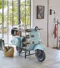 20 Objets De Deco Pour Apporter De La Couleur A Son Interieur Homelisty En 2020 Meuble Bar Interieurs Cafe Decoration Loft