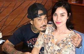 Drummer grup band superman is dead (sid) ini sering tersandung masalah ternyata jerinx memiliki seorang pendukung yang setia, ialah nora alexandra. Called Willing To Leave Jerinx Sid Nora Alexandra Says This Netral News