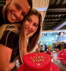 Şeyma subaşı son dakika magazin haberleri Seyma Subasi Partilerde Acun Ilicali Babalik Nobetinde Melisa Nin Keyfi Yerinde Dizisi Yeni Bolum