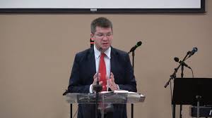 Reclama originală realizată pentru acest parfum lansat în 1966 prezenta desenul unui bărbat înfășurat în prosop, care ridica o. Mihai Neamtu Criza Barbatului Occidental Crestini Com