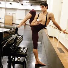 Roberto bolle lancia sul suo profilo instagram il video di una bambina che in nigeria balla con assoluta grazia, sotto la pioggia in una delle città più povere . Robertobolle On Instagram Day Off In Tokyo Class Stretching Exercises Interview Photo Session Some Sightseeing Eventually Ilovemylife