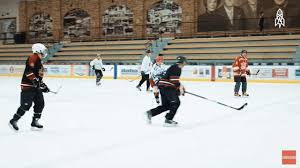 95-Year-Old Hockey Player Is A True Beer League Hero